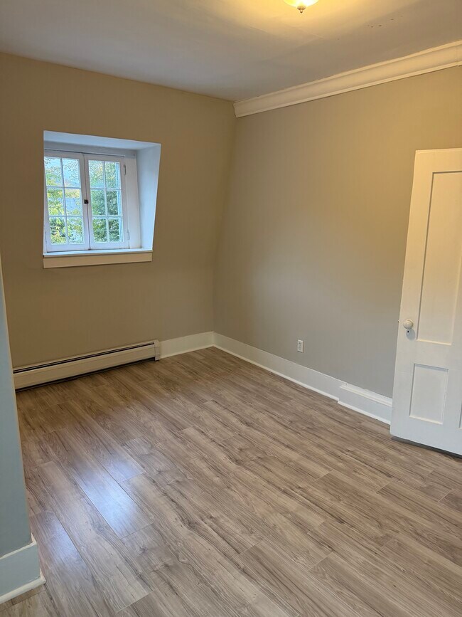 Bedroom 1 - 60 Summer St