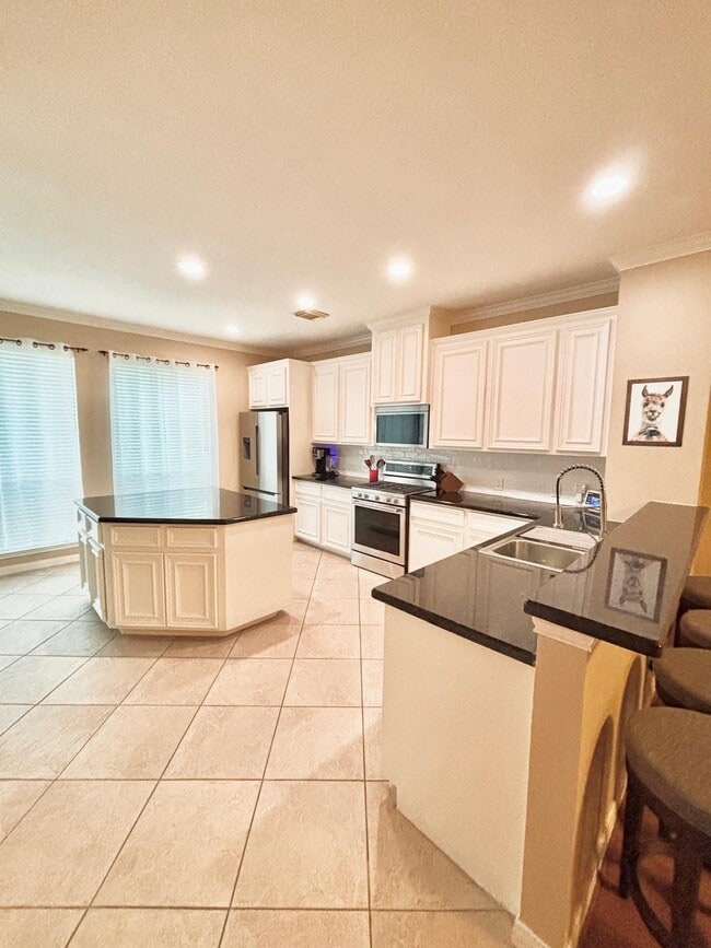 Building Photo - 1310 W Webster St