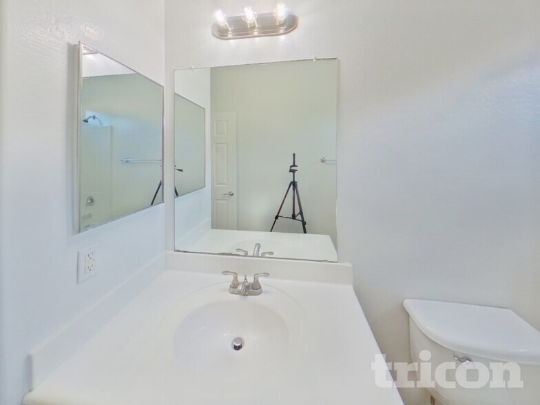 Building Photo - 42756 W Elizabeth Ave