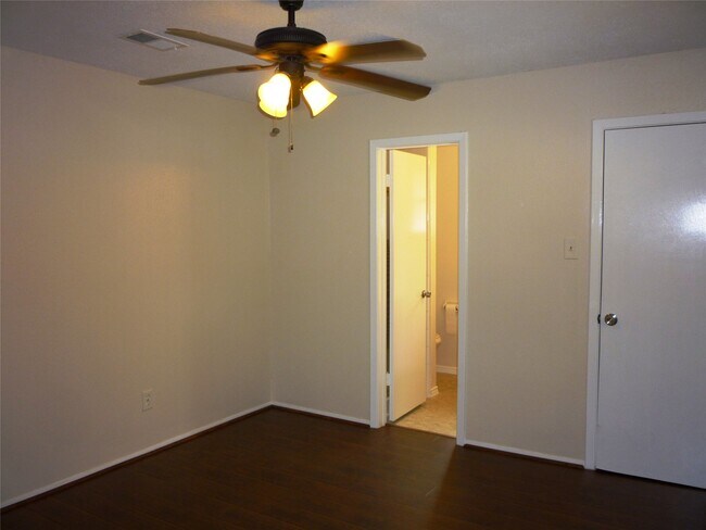 Building Photo - 7207 Grackle Dr