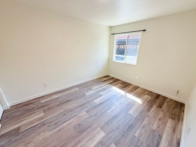 Building Photo - 2 bed 1 bath apartment for rent in South Lake Tahoe