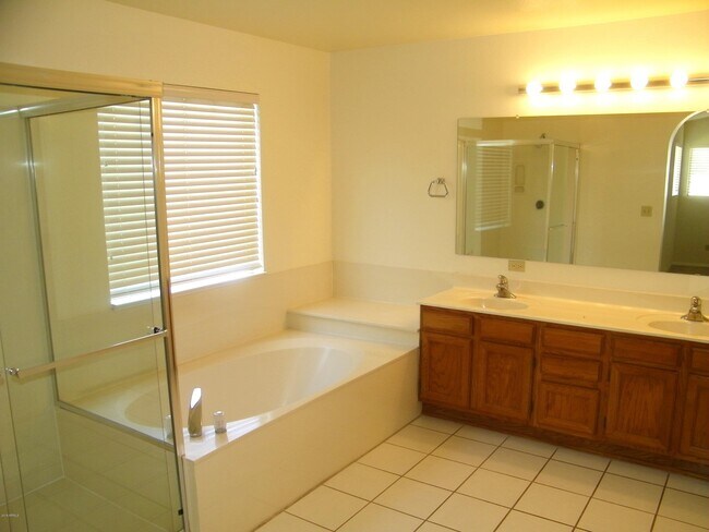 Building Photo - 10533 E Bella Vista Dr