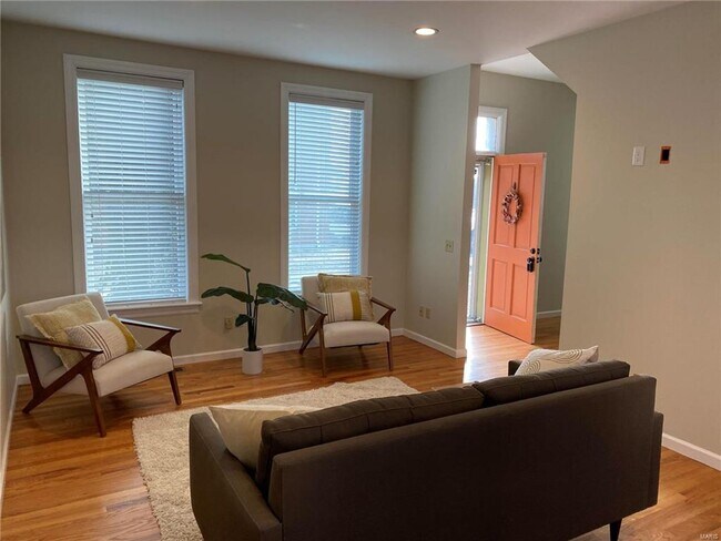 Building Photo - 816 Ann Ave