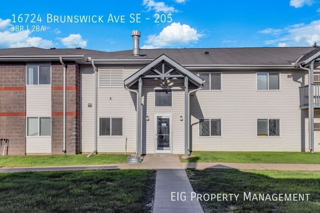Building Photo - 16724 Brunswick Ave SE