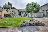 Building Photo - 3 Bed, 2 Bath : A GREAT Multi-Generational Home