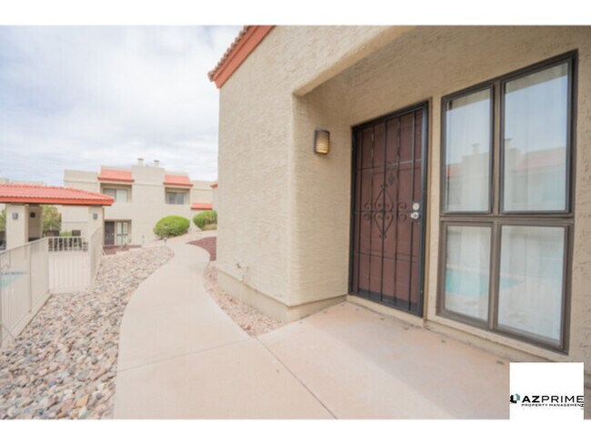 Building Photo - Welcome to this Lovely 2/1.5 Phoenix Condo...