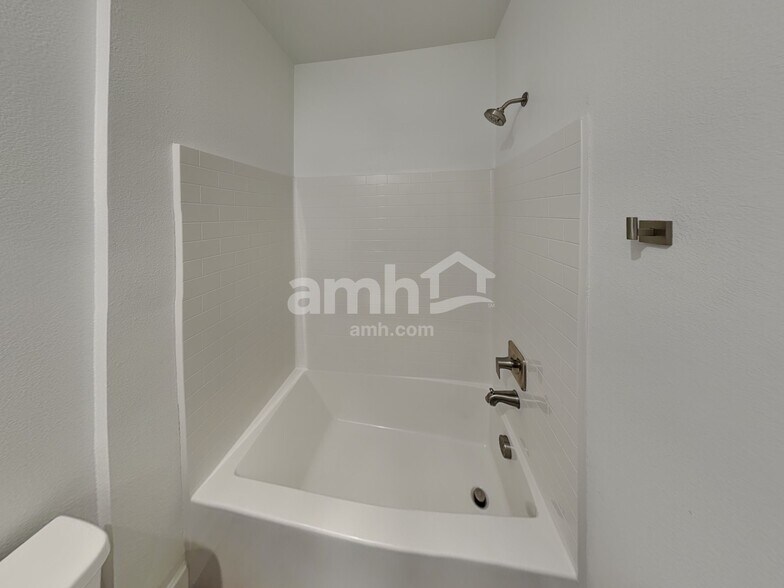 Building Photo - 296 Yasmin Daylily Pl