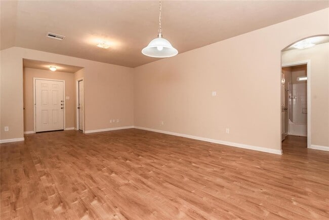 Building Photo - 3218 Buttercup Dr
