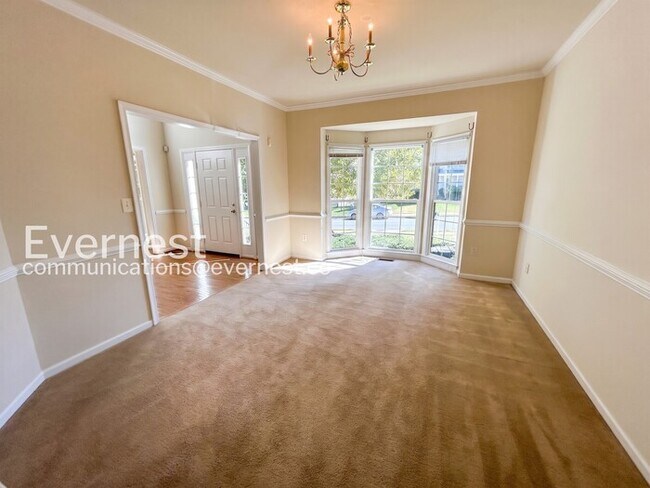 Building Photo - 7 St Stephens Ct