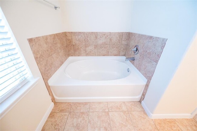 Building Photo - 6038 Wesley Manor Ct