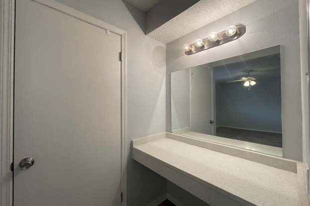 Building Photo - 3624 Parkridge Dr