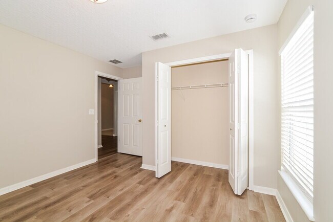 Building Photo - 4085 Waltham Forest Dr