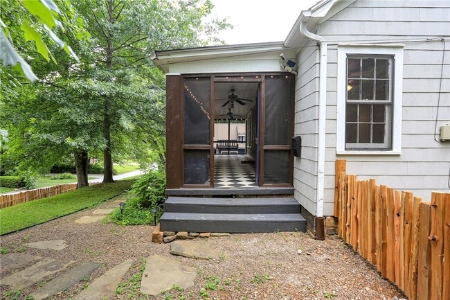Building Photo - 610 N Olive Ave