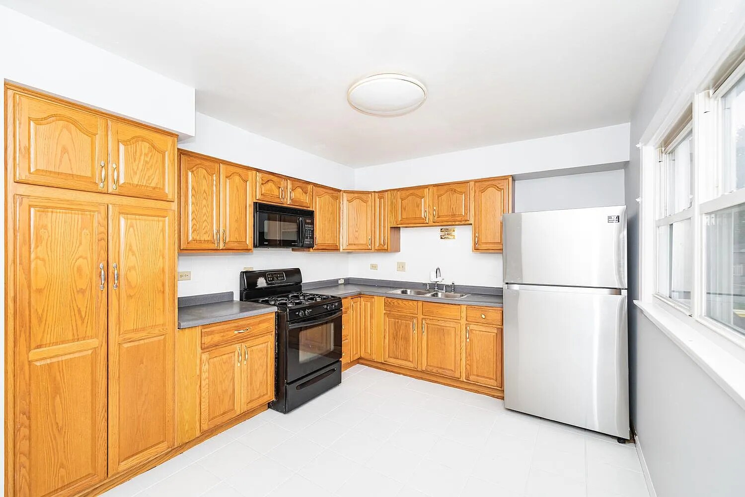 Building Photo - 9543 Sumac Rd