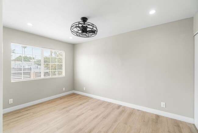 Building Photo - RECENTLY REMODELED, BRIGHT & AIRY 3BR2BA HOUSE ON SPACIOUS CORNER LOT W/ LARGE WRAP AROUND YARD &...