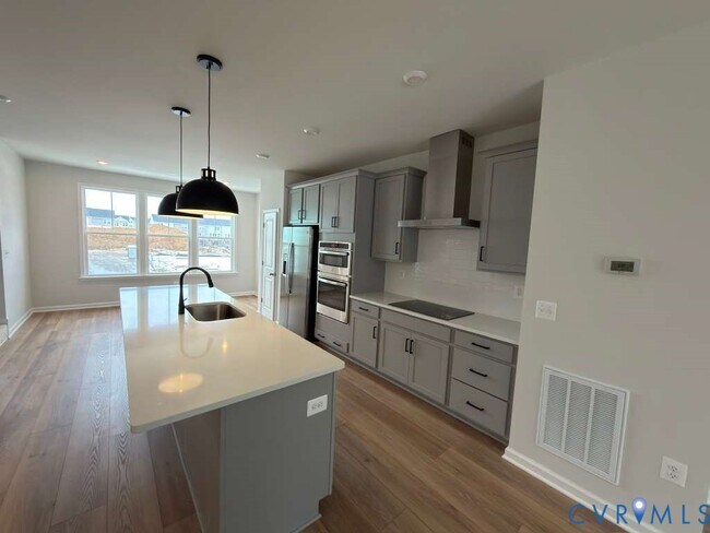 Building Photo - 435 Burden Dr