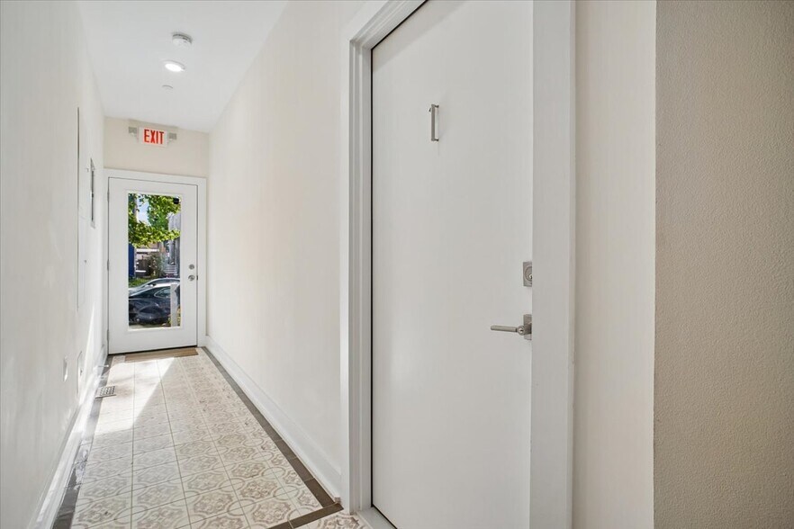 Building Photo - 329 16th St SE