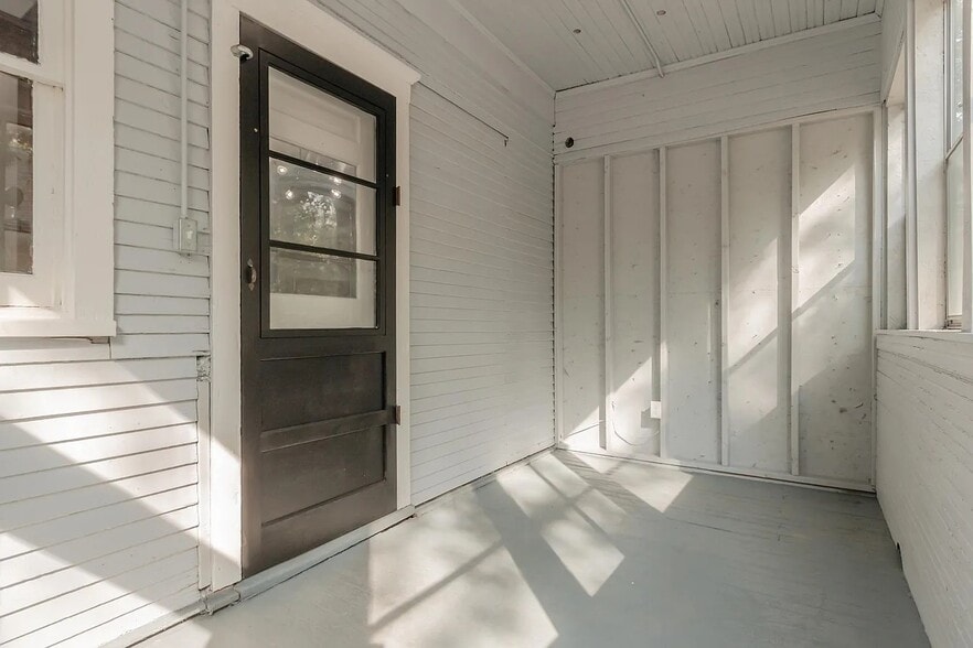 Building Photo - 2025 F St