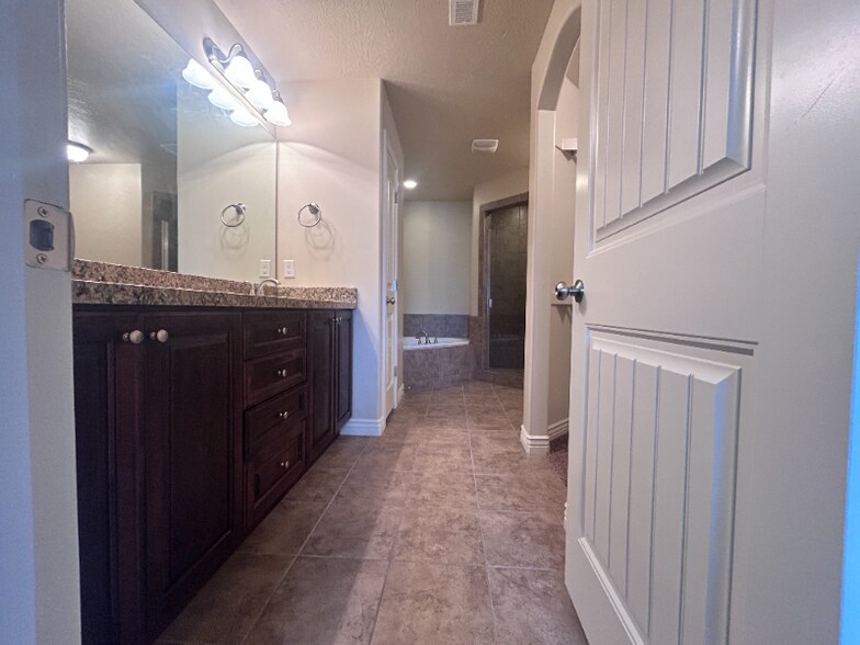 Building Photo - 1169 S 225 E