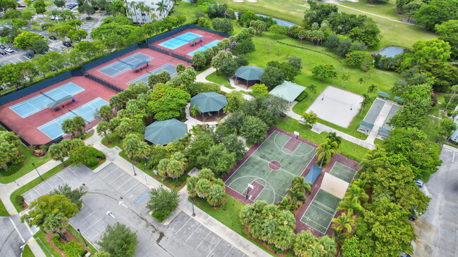Building Photo - 3100 N Palm Aire Dr