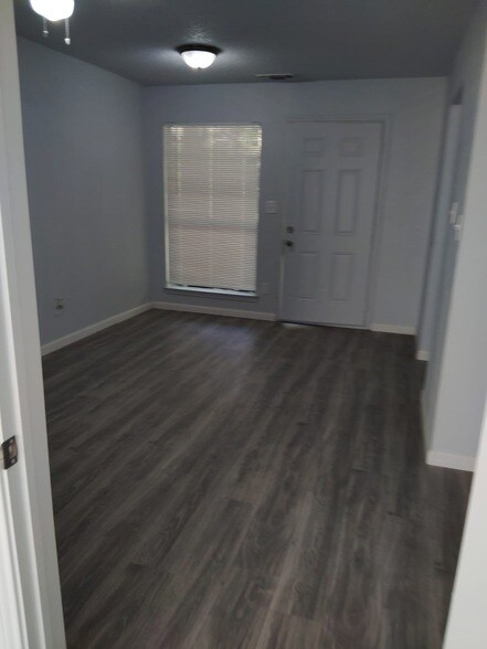 Building Photo - 8127 Stonehurst St