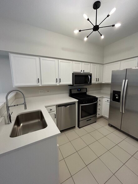 Building Photo - 2375 Chelsea Rd