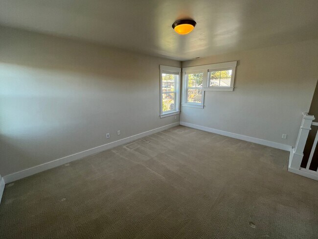 Building Photo - Beautiful 3 Bed/2.5 Bath Home in NW Bend - Fields Street