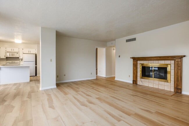 Building Photo - Condo with Amazing Views in the Marmalade District