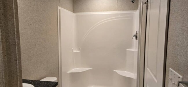 Building Photo - 2128 S Riverside Dr