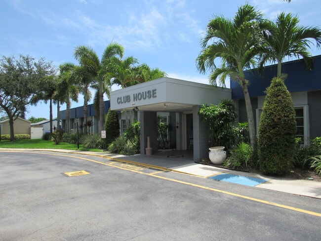 Building Photo - 2679 Emory Dr E