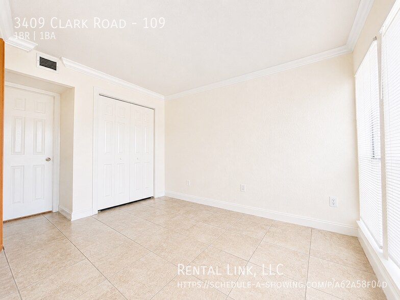 Building Photo - 3409 Clark Rd