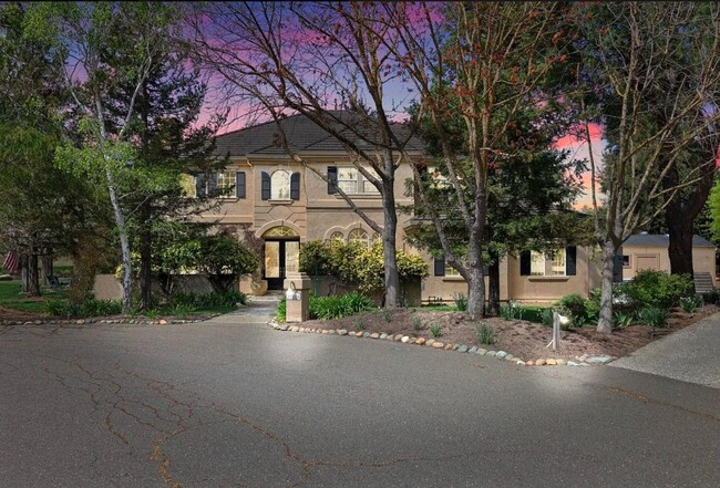 Building Photo - Stunning North Davis Executive Home with 5...