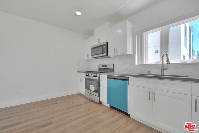 Building Photo - 1015 Wilton Pl