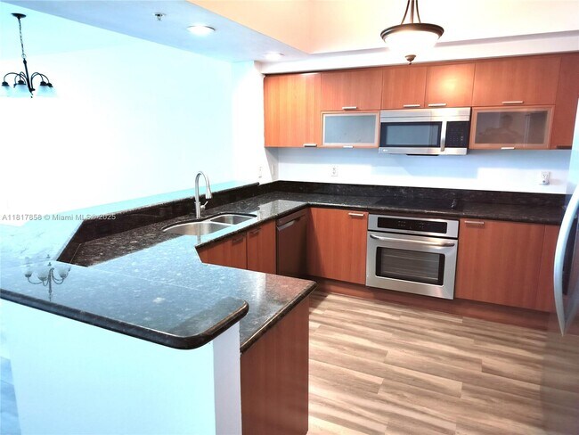 Building Photo - 14951 Royal Oaks Ln