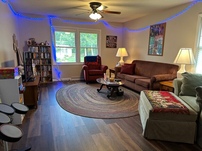 Building Photo - 710 E Main St