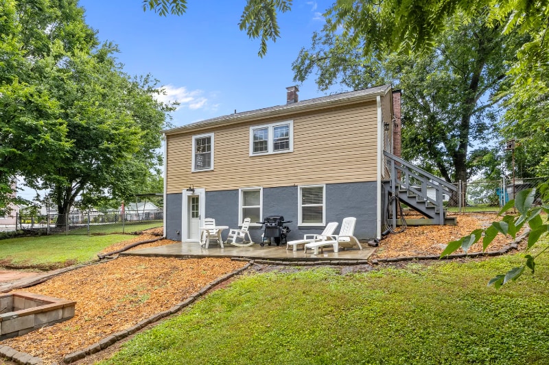 Building Photo - 307 Church St