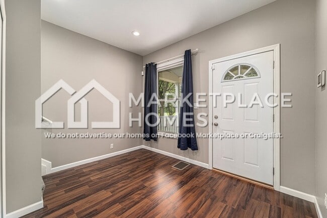 Building Photo - 242 Englewood St