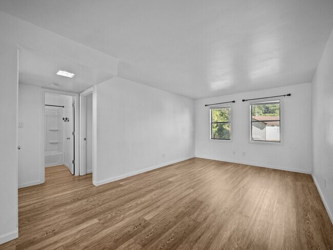 Building Photo - 110 Ravenwood Dr