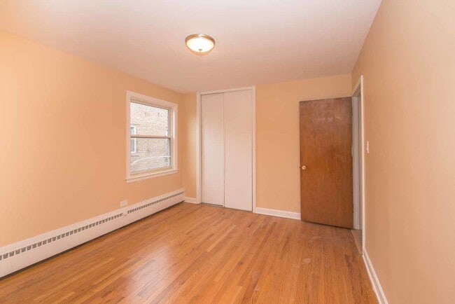 Building Photo - 2718 W Farragut Ave