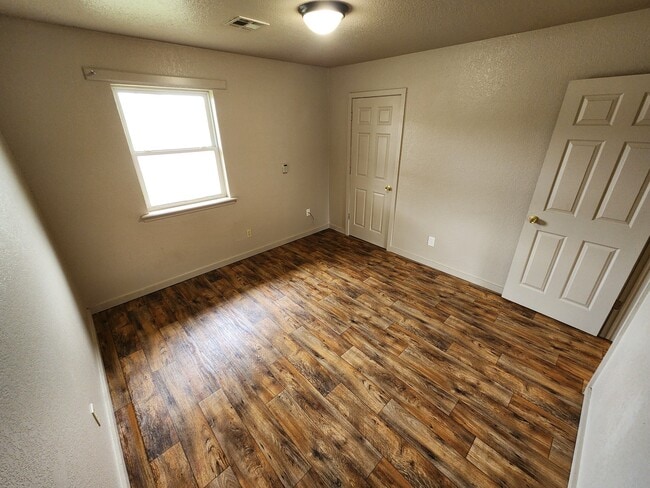 Building Photo - 300 S Cash