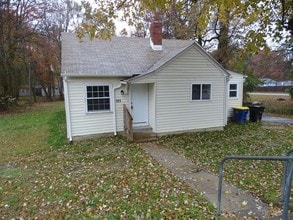Building Photo - 321 College Rd