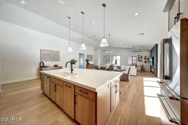 Building Photo - 6050 E Hollyhock St
