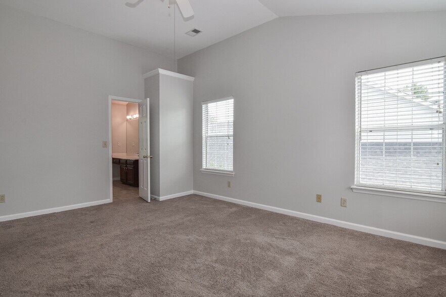Building Photo - 1827 Falling Creek Cir