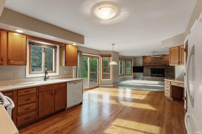 Building Photo - 51595 Harvester Dr