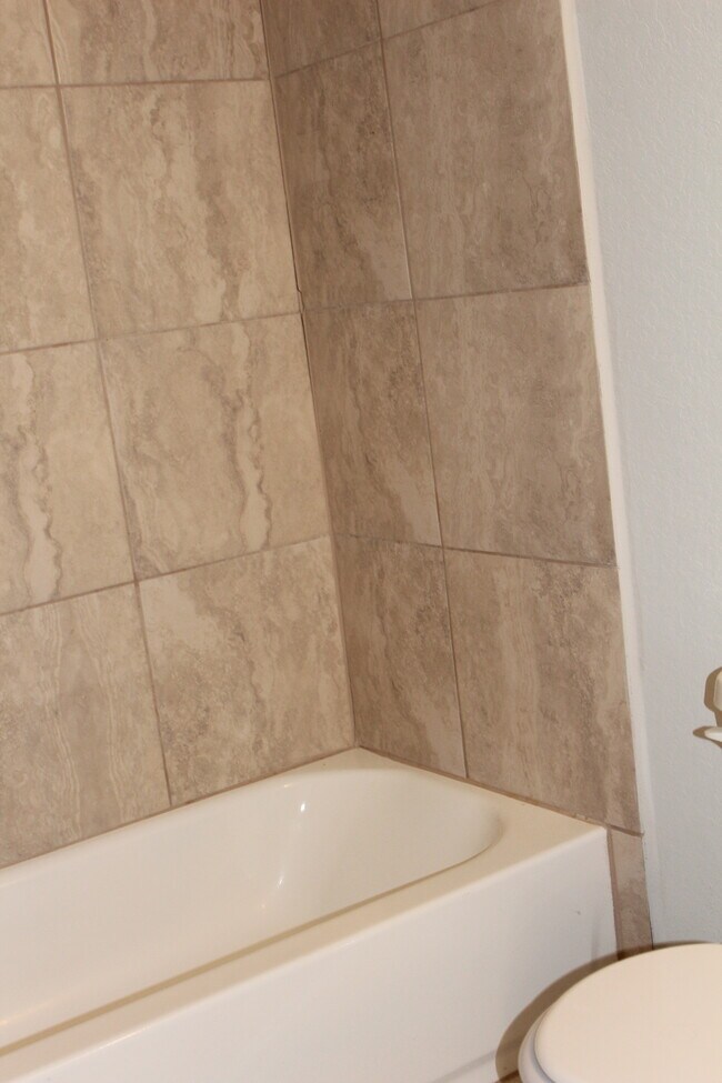 Master bath - 16922 Showdown Path