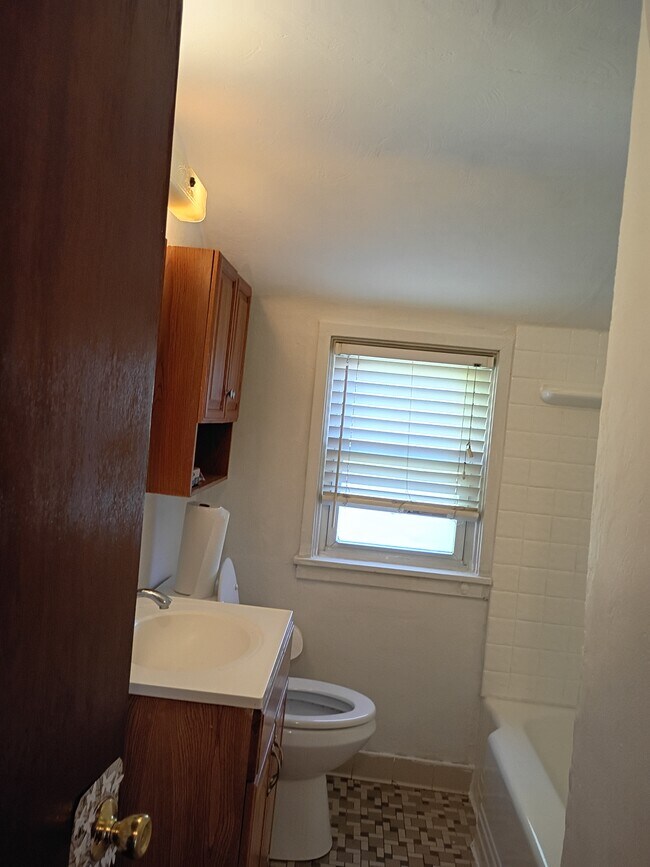 Building Photo - 4531 Coleridge St