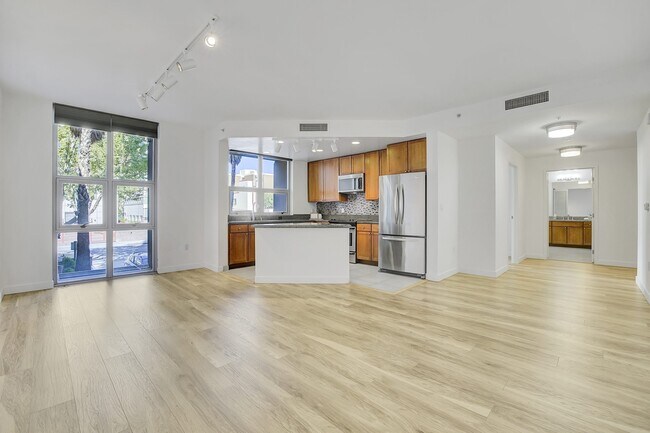 Building Photo - Saint