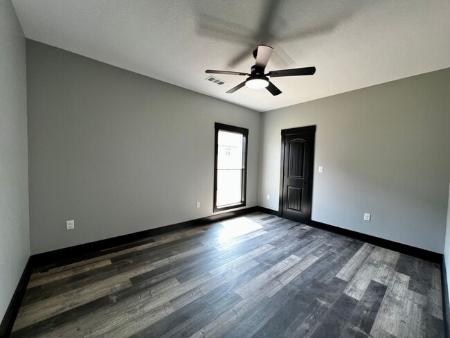 Building Photo - 4101 Stoke Dr