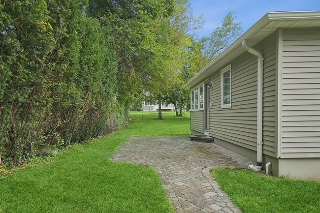 Building Photo - 34 Lewis Dr