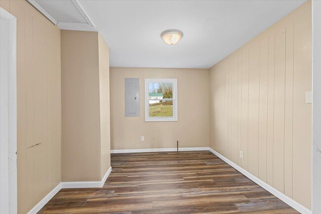 Building Photo - 1471 E State St